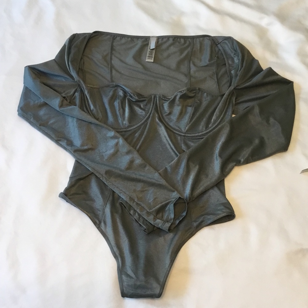 SKIMS Gray Long Sleeve Bodysuit Small